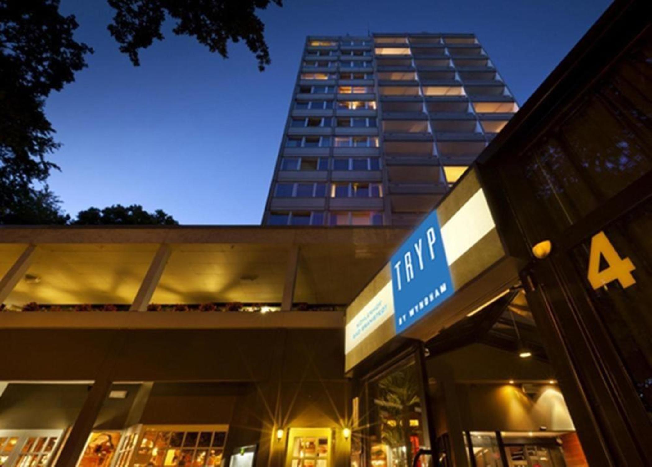 ホテル Tryp バイ ウィンダム バッド ブラムステット バート・ブラームシュテト エクステリア 写真